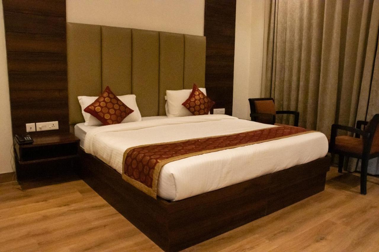 Hotel Sourav Park Inn Agra Agra  Εξωτερικό φωτογραφία