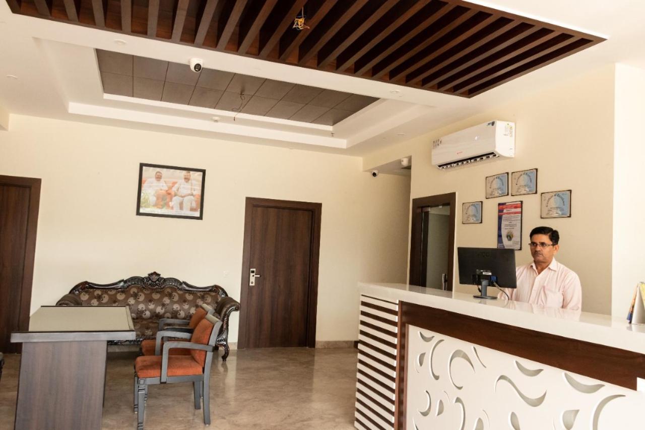 Hotel Sourav Park Inn Agra Agra  Εξωτερικό φωτογραφία