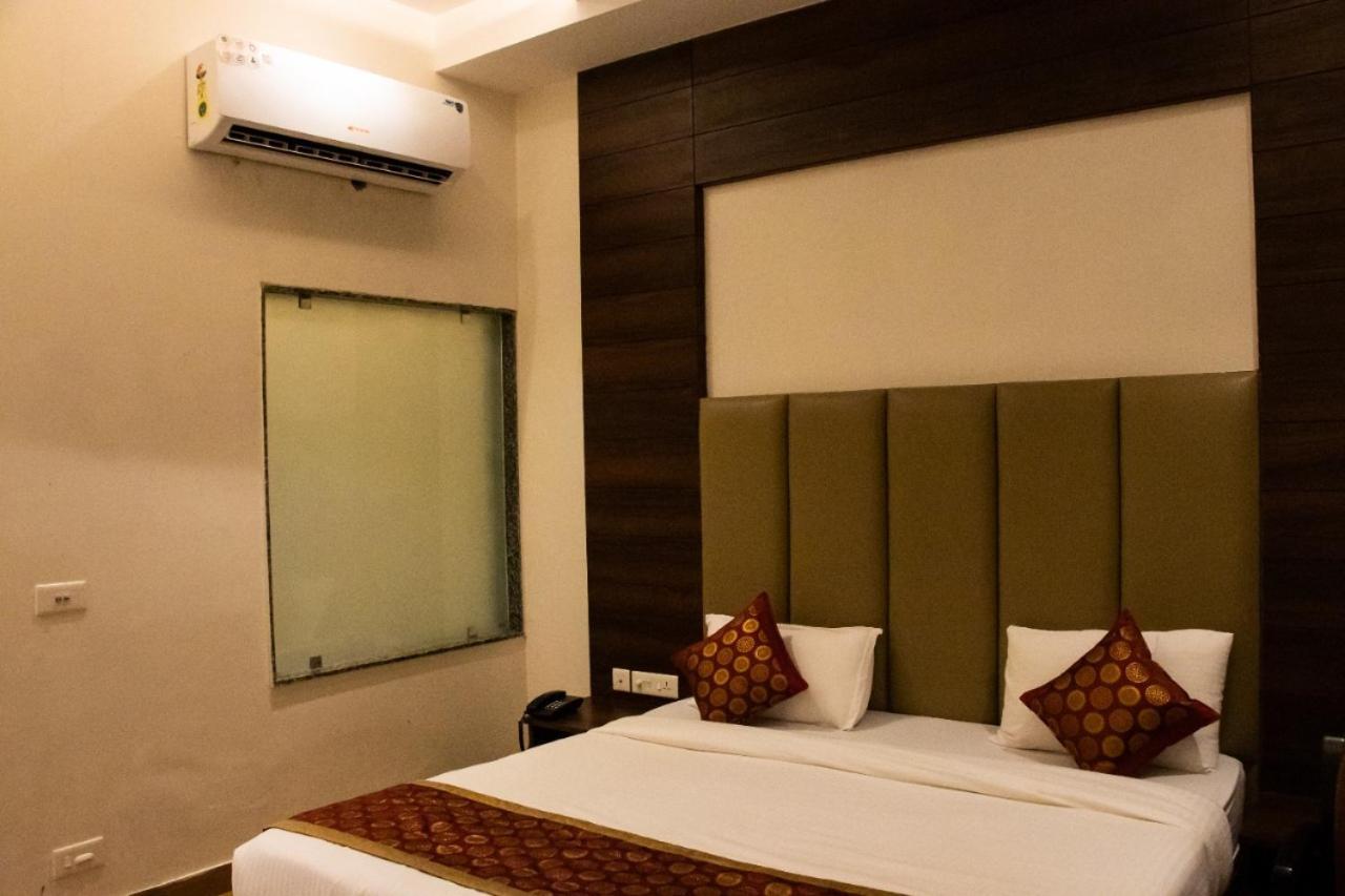 Hotel Sourav Park Inn Agra Agra  Εξωτερικό φωτογραφία